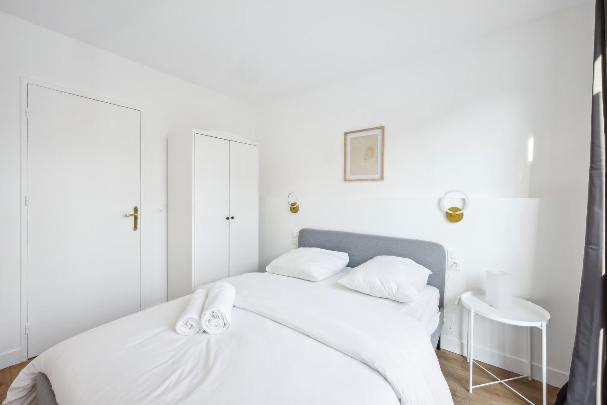 Apartamento Chic Apart With Parking Chaville Exterior foto